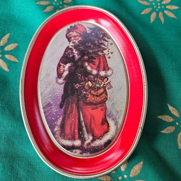 Vintage 1970s Fabcraft Victorian Santa Tin Oval Trays, Made in USA, Set of 4 - Picture 2 of 6